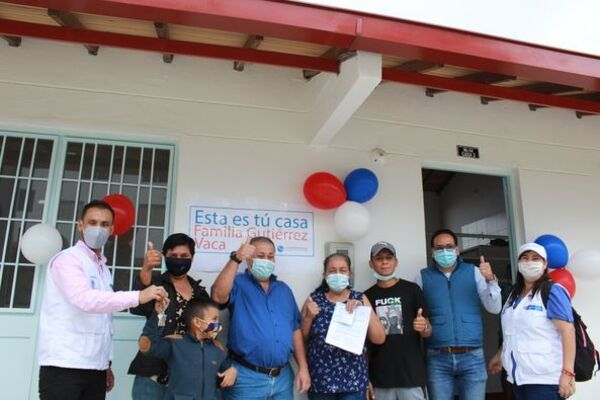 Entrega_de_vivienda_familia_Gutierrez_vaca_Gramalote_1png