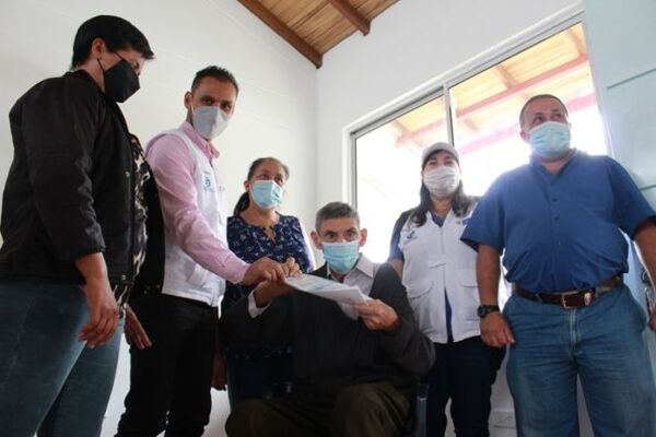 Entrega_de_vivienda_familia_Gutierrez_vaca_Gramalote_3