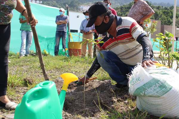 Reconstruyendo_comunidad_Gramalote_14