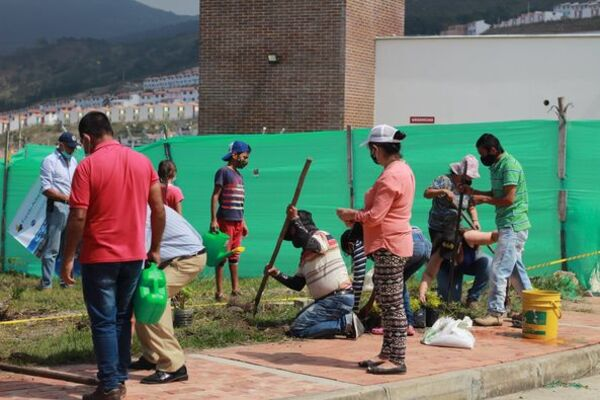 Reconstruyendo_comunidad_Gramalote_3