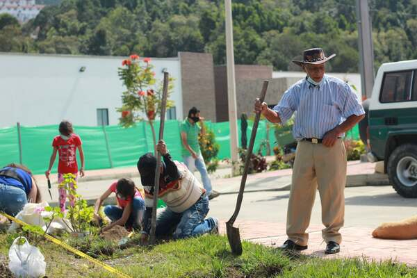 Reconstruyendo_comunidad_Gramalote_4