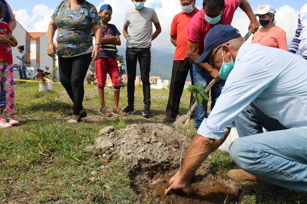 Reconstruyendo_comunidad_Gramalote_7