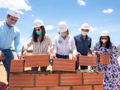 Primera Piedra Viviendas Las Gardenias - La Guajira