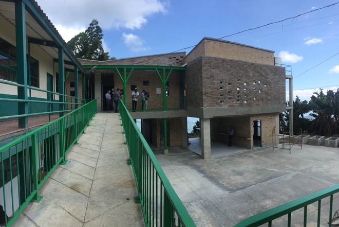 Fondo Adaptación entrega nuevo colegio adaptado al cambio climático en Caldas