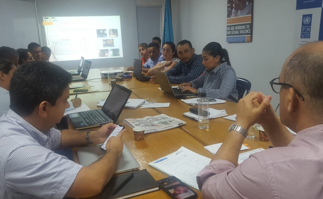 En los próximos meses se hará “entregatón” de viviendas y colegios en Córdoba y Sucre
